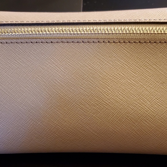 Authentic Michael Kors Trifold Wallet - Picture 2 of 4